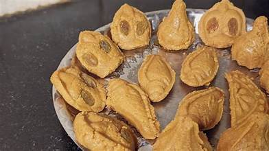 Divine Delights: Nolen Gurer Sandesh – A Sweet Symphony from Bengal