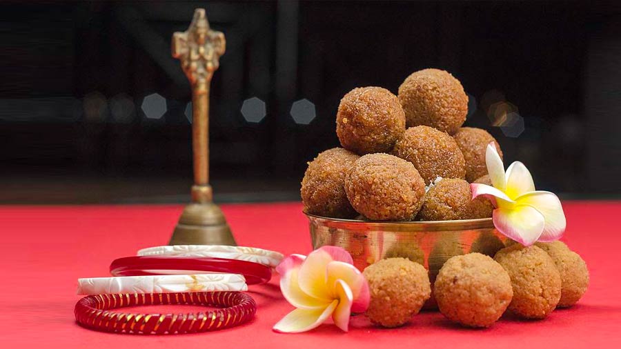 Divine Delights: Narkel Nadu Recipe - A Sweet Coconut Laddoo for Festive Occasions