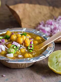 Ghugni Ghonti Gorom: A Hearty Bengali Street Food Classic