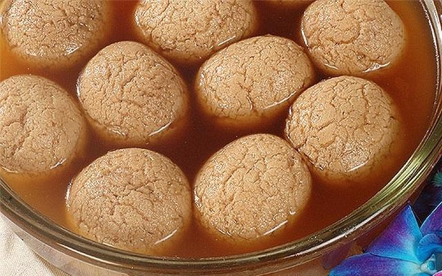 Nolen Gur Rosogolla Delight: A Sweet Bengali Dessert Recipe